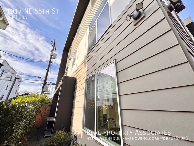 1017 NE 55th St in Seattle, WA - Building Photo - Building Photo
