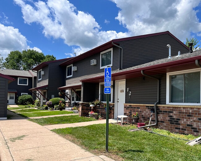 Sunrise Manor in Sleepy Eye, MN - Building Photo - Building Photo