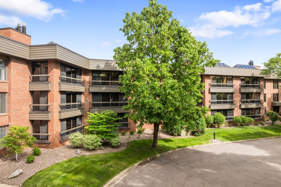 Lewis Ridge in Minneapolis, MN - Building Photo