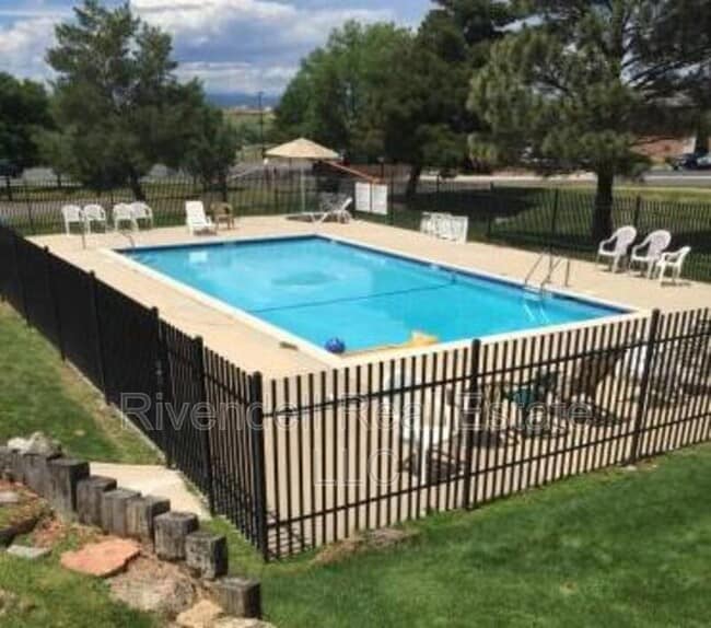 532 Oakwood Dr in Castle Rock, CO - Foto de edificio - Building Photo