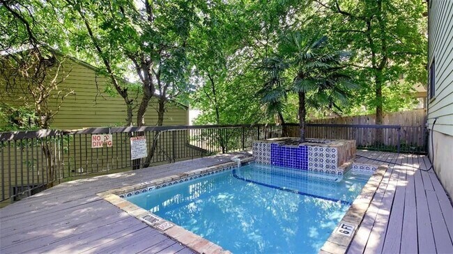 908 Poplar in Austin, TX - Building Photo - Building Photo