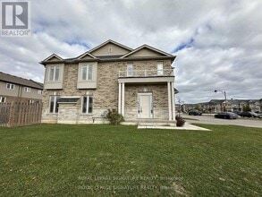 40 Kingsborough Dr in Hamilton, ON - Building Photo - Building Photo