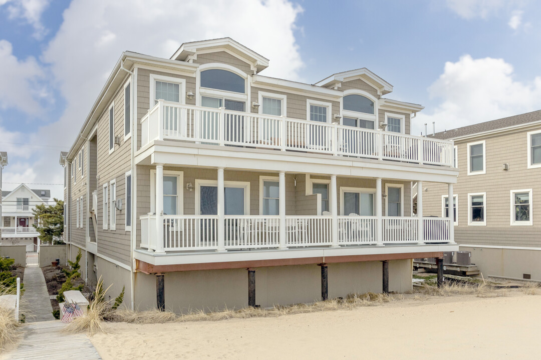 233 Beachfront in Manasquan, NJ - Building Photo