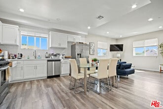 1805 S New England St in Los Angeles, CA - Building Photo - Building Photo