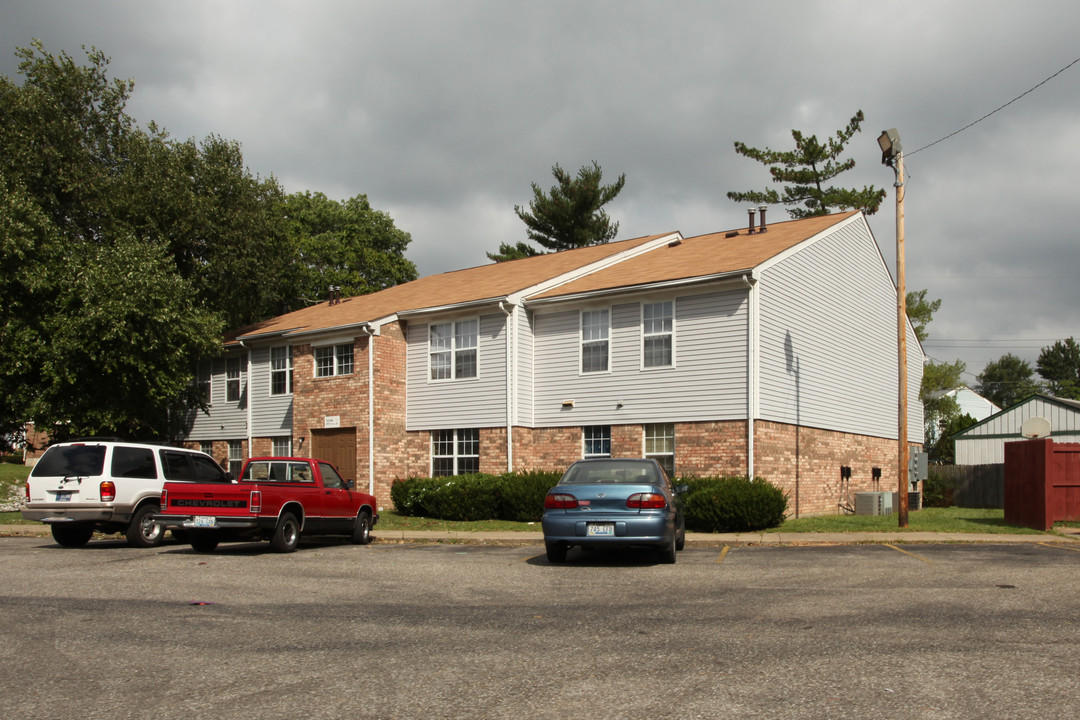 Whispering Creek Apartments in New Albany, IN - Building Photo