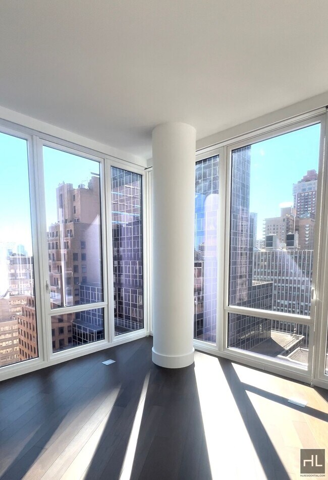 East 44th Street / Amazing 2-Bed 2-Bath / in New York, NY - Building Photo - Building Photo