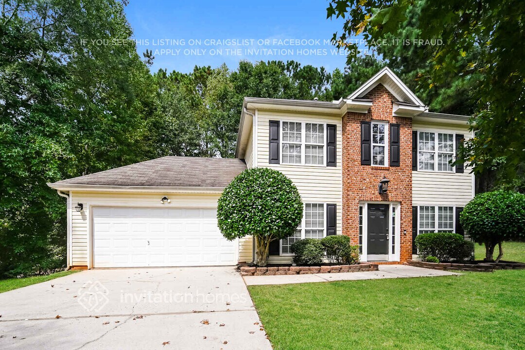 204 Revolutionary Dr in Hampton, GA - Building Photo