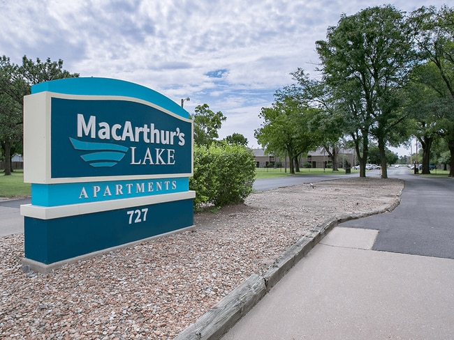 MacArthurs Lake Apartments photo'