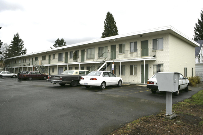 CRYSTAL SPRINGS CONDOMINIUMS in Portland, OR - Building Photo - Building Photo