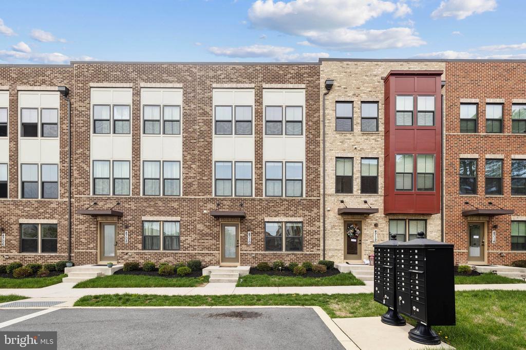 4710 Towne Park Rd in Suitland, MD - Building Photo