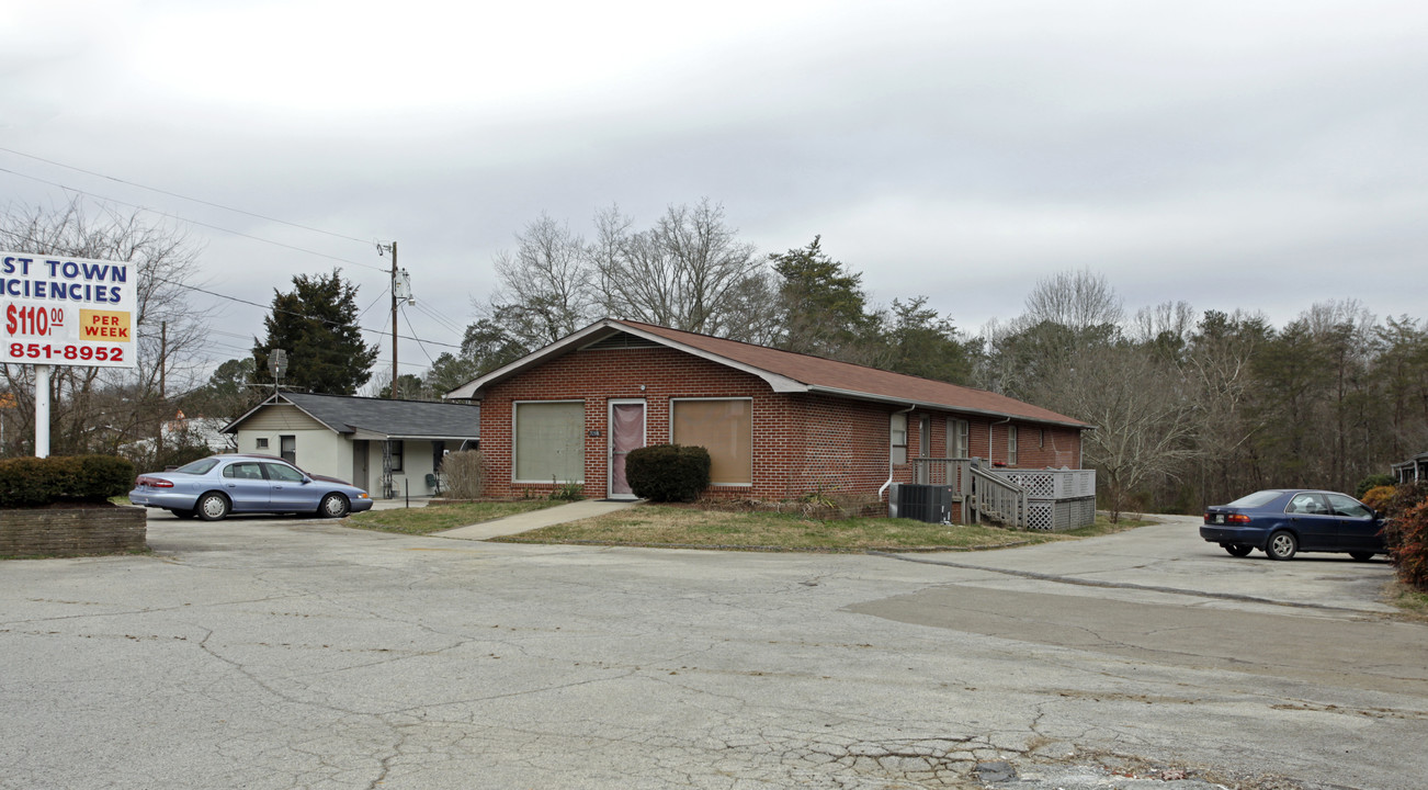 7215 Asheville Hwy in Knoxville, TN - Building Photo