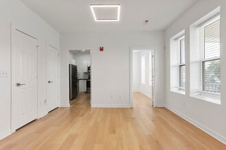 Oasis on Linwood in Kansas City, MO - Building Photo - Building Photo