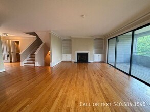 4978 Hunting Hills Cir in Cave Spring, VA - Building Photo - Building Photo