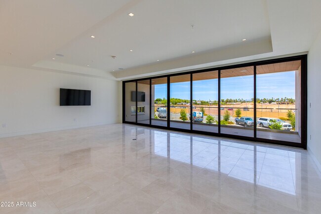 6587 N Palmeraie Blvd in Paradise Valley, AZ - Building Photo - Building Photo