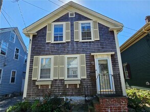 10 Cherry St in Newport, RI - Building Photo - Building Photo