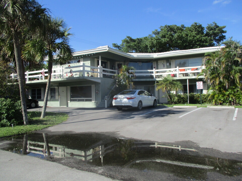 2115 NE 37th St in Fort Lauderdale, FL - Building Photo