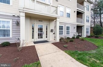 9050 Gracious End Ct, Unit 201 in Columbia, MD - Building Photo - Building Photo