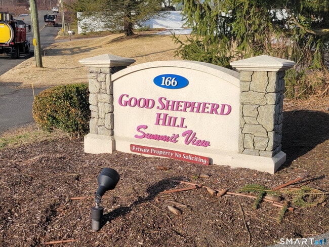 166 Old Brookfield Rd in Danbury, CT - Building Photo - Building Photo