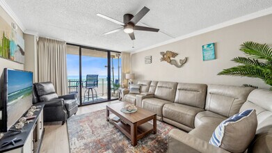 7205 Thomas Dr in Panama City Beach, FL - Building Photo - Building Photo