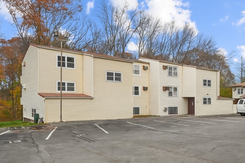 18 Mason Ct in Amesbury, MA - Building Photo