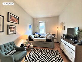 103 W 74th St in New York, NY - Building Photo
