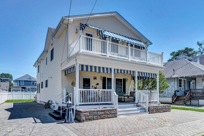 216 13th Ave in Belmar, NJ - Foto de edificio - Building Photo