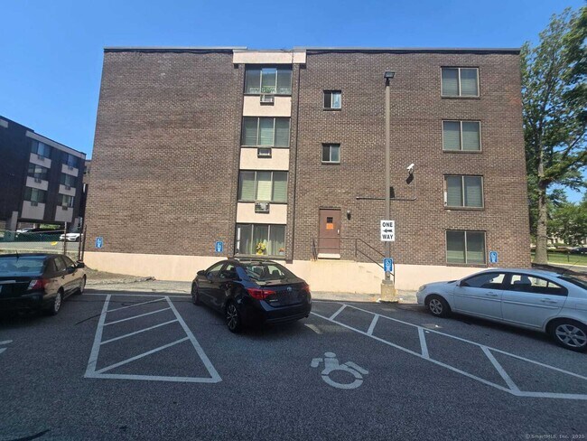 1021 Asylum Ave in Hartford, CT - Building Photo - Building Photo