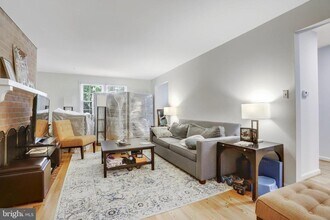 27 S Abingdon St in Arlington, VA - Building Photo - Building Photo
