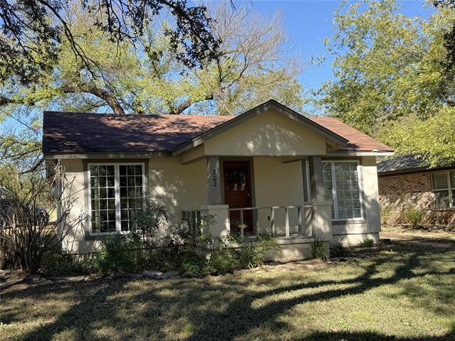 702 SW Barnard St in Glen Rose, TX - Building Photo - Building Photo