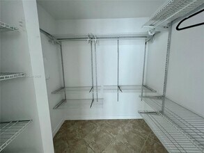 300 S BISCAYNE, Unit 1405 in Miami, FL - Building Photo - Building Photo