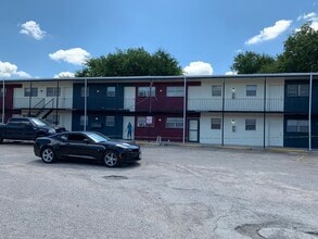 Townshires Apartments in Killeen, TX - Building Photo - Building Photo