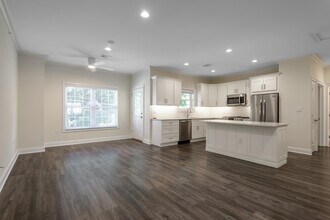 18 Creek Rd in Halesite, NY - Building Photo - Building Photo