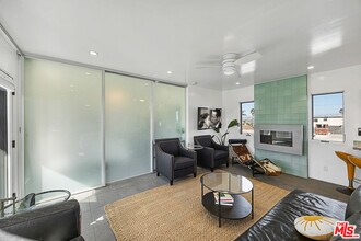 11 24th Ave in Los Angeles, CA - Building Photo - Building Photo