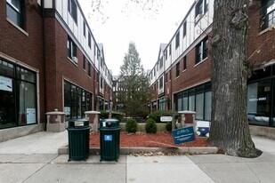 946 Green Bay Rd in Winnetka, IL - Building Photo