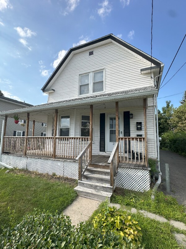 property at 23 Airlie St