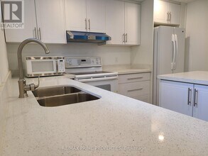22 Oakhurst Dr in Toronto, ON - Building Photo - Building Photo