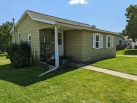 365 W Madison St in Platteville, WI - Building Photo