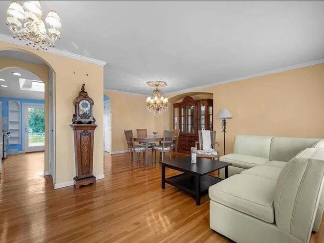 84 Marie Crescent in Commack, NY - Building Photo - Building Photo