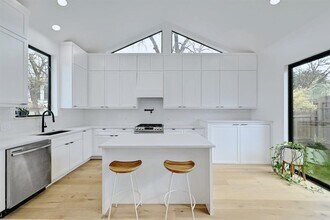 2216 Lindell Ave in Austin, TX - Building Photo - Building Photo