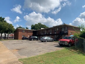 Cedar View Apartments in Memphis, TN - Building Photo - Building Photo