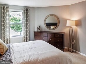 4324 Pembrook Village Dr in Alexandria, VA - Building Photo - Building Photo