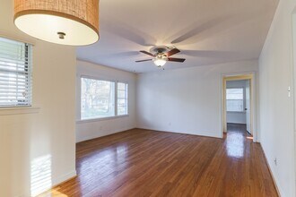 1305 Bettes St in Conroe, TX - Foto de edificio - Building Photo