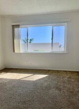 1021 Cliff Dr in Santa Barbara, CA - Foto de edificio - Building Photo