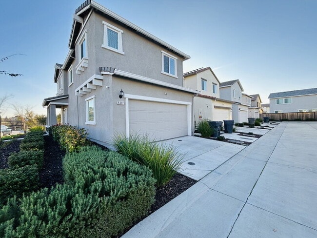 5312 Molino Cir in Roseville, CA - Building Photo - Building Photo