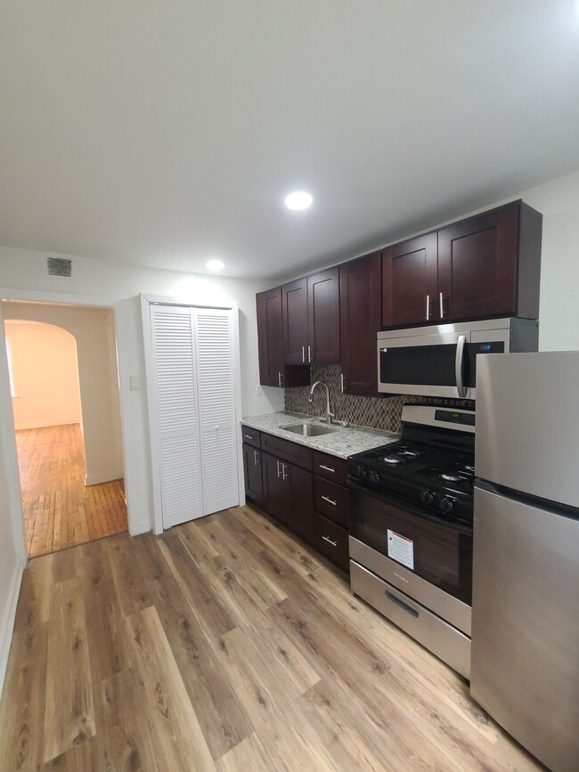 6301 Morton St, Unit B in Philadelphia, PA - Building Photo - Building Photo