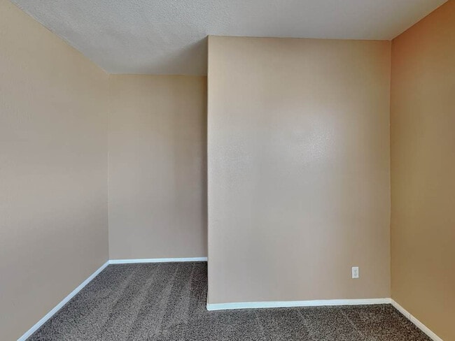 1213 Hope Ranch Ln in Las Vegas, NV - Building Photo - Building Photo