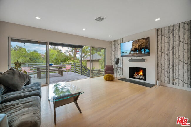 380 Tamarac Dr in Pasadena, CA - Building Photo - Building Photo