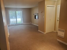 5328 54 St in Cold Lake, AB - Building Photo