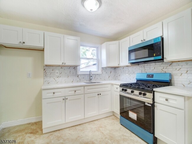 16 N 9th St in Newark, NJ - Building Photo - Building Photo