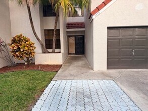 7473 Champagne Pl in Boca Raton, FL - Foto de edificio - Building Photo